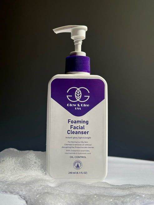 Glow & Glee Foaming Facial Cleanser For Normal To Oily Skin 240Ml