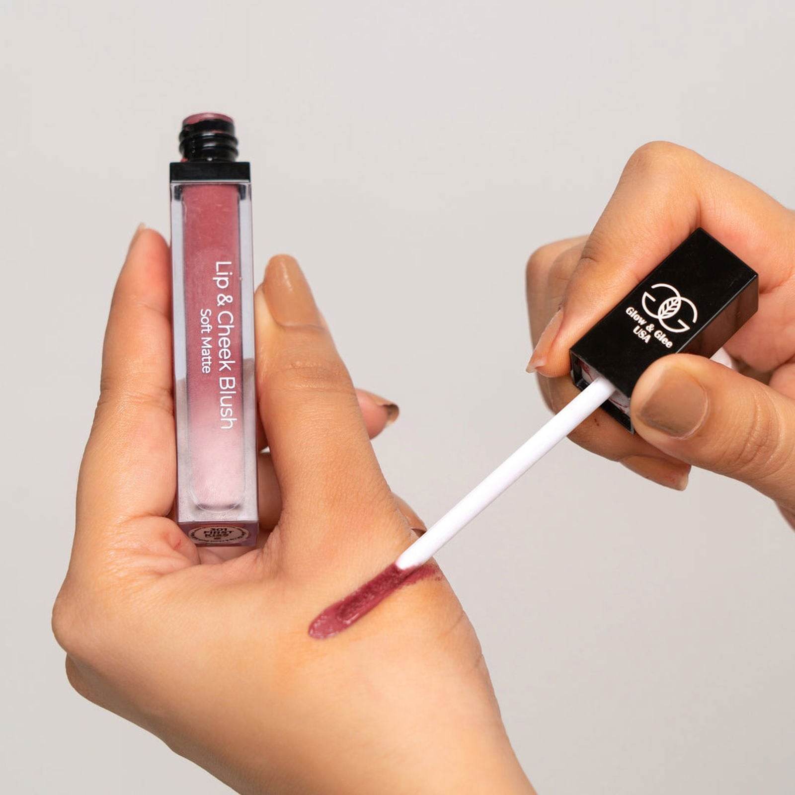 Glow & Glee Lip & Cheek Blush Soft Matte 301 First Kiss 8Ml
