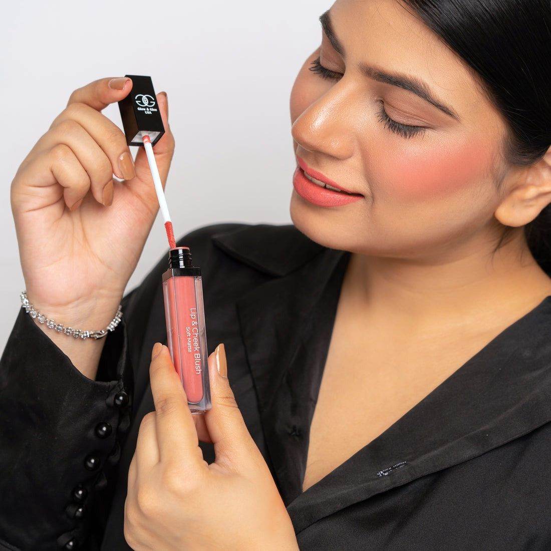Glow & Glee Lip & Cheek Blush Soft Matte 303 Kiss Me 8Ml