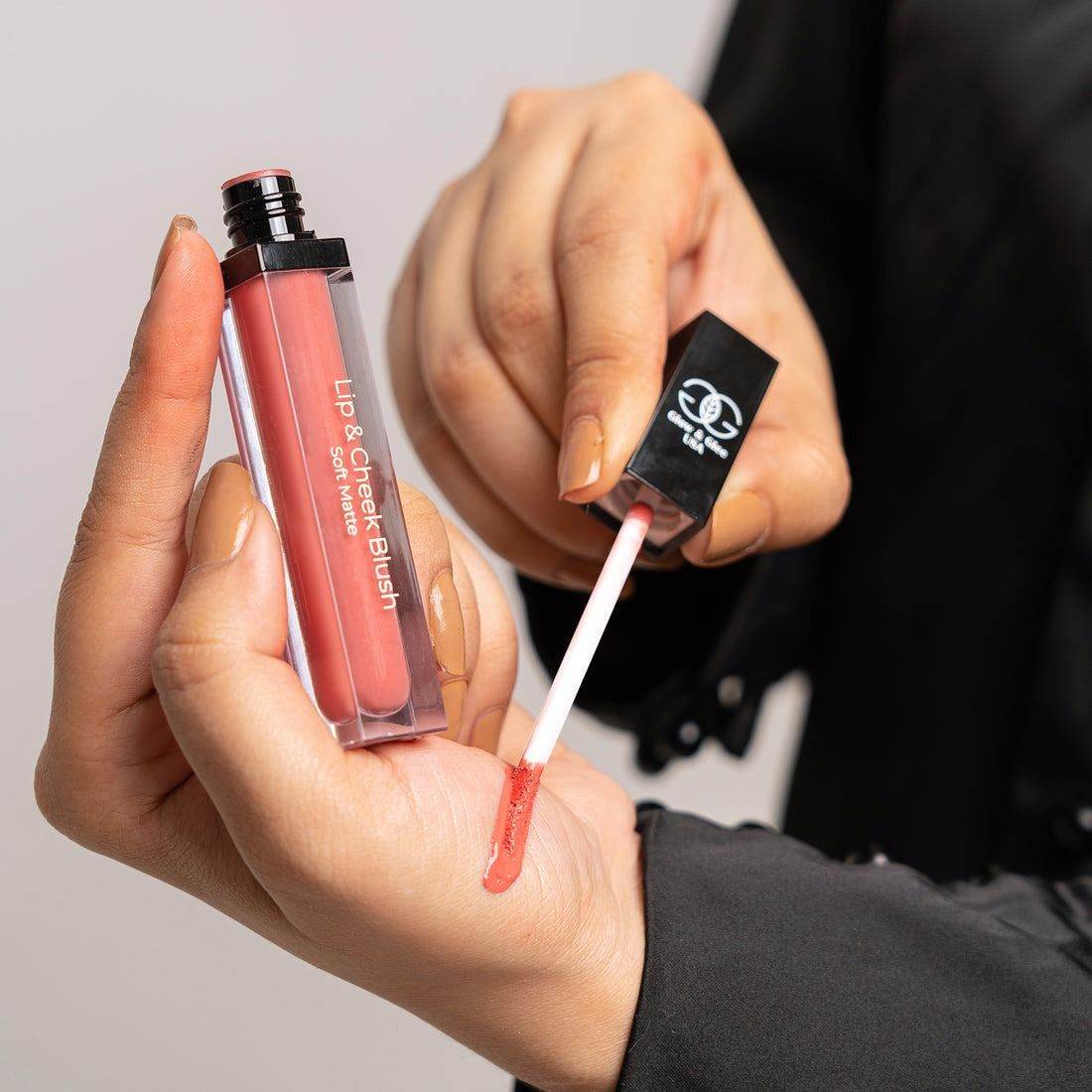 Glow & Glee Lip & Cheek Blush Soft Matte 303 Kiss Me 8Ml
