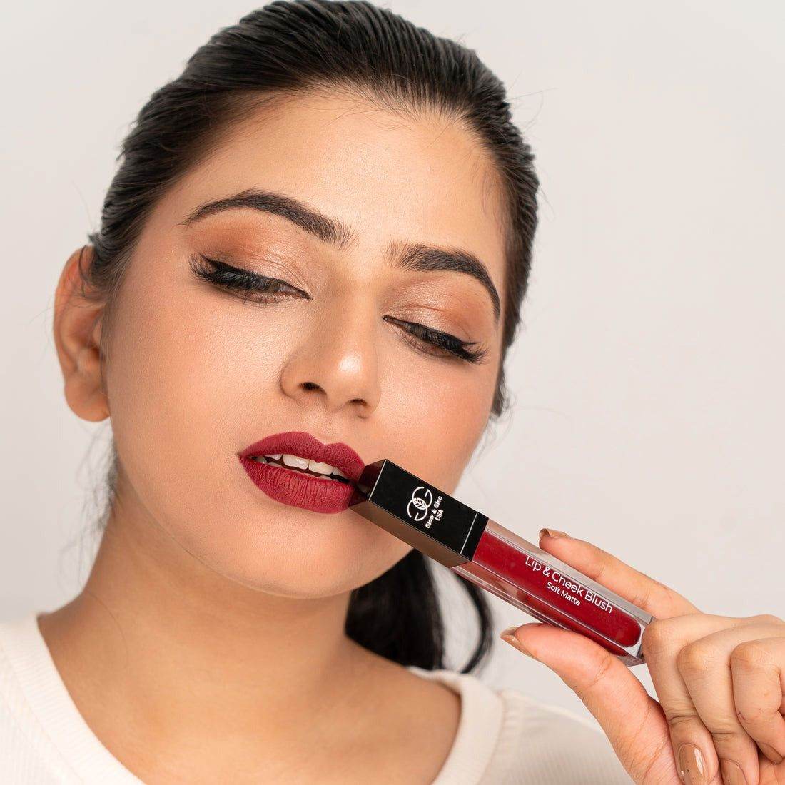 Glow & Glee Lip & Cheek Blush Soft Matte 304 Hot Kiss 8Ml