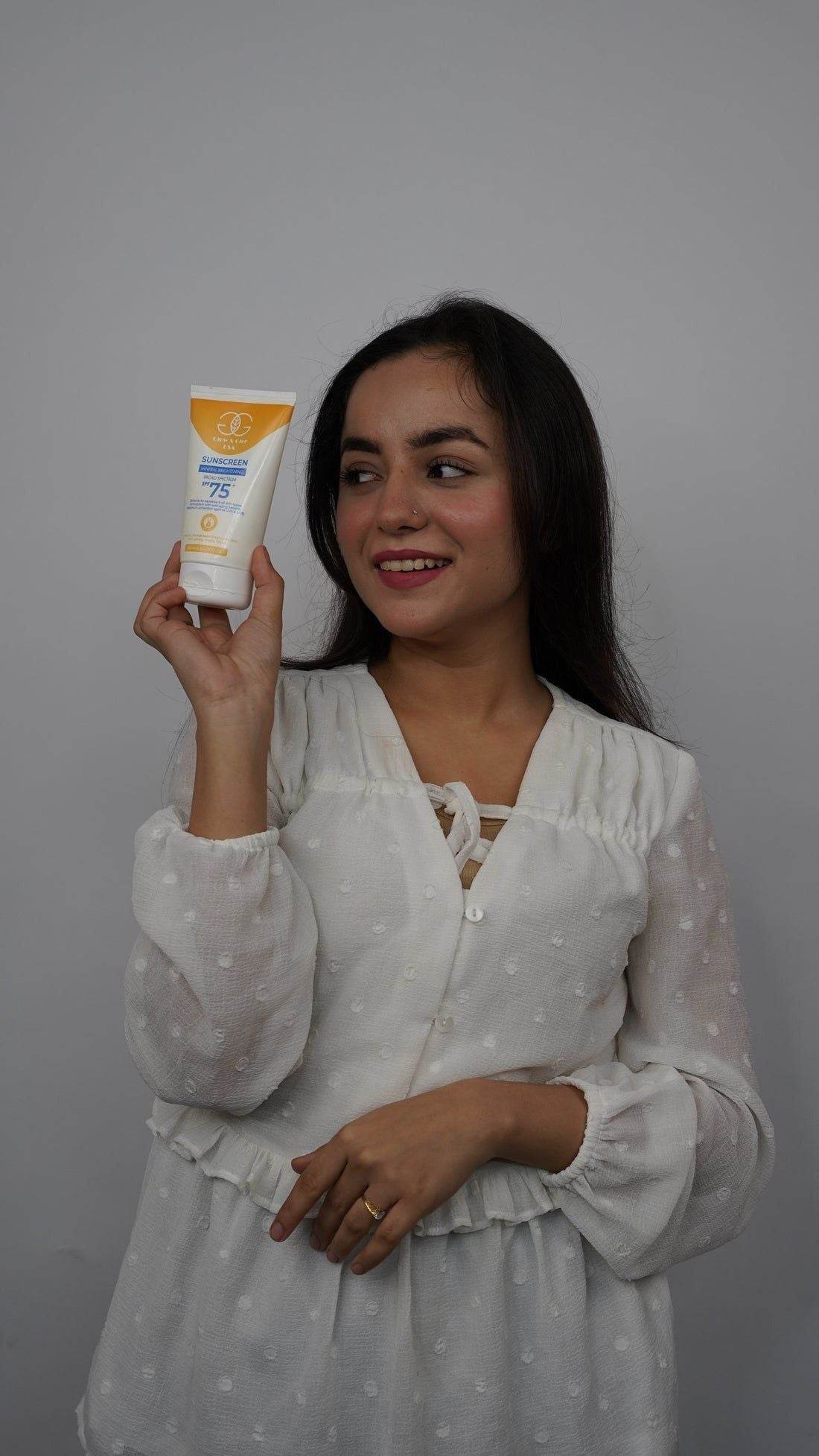 Glow & Glee Sunscreen Mineral Brightening Broad Spectrum SPF 75+ 100Ml